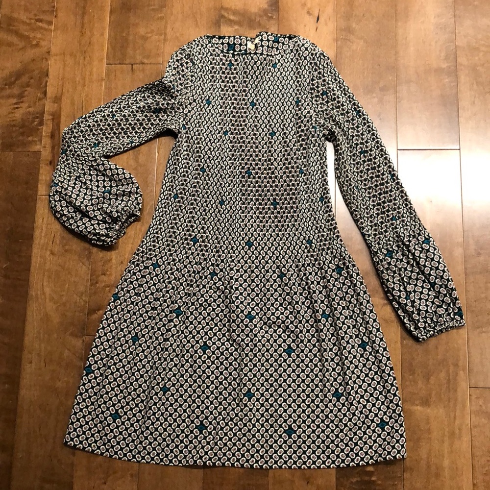 Women’s flower patterned navy green maje dress
